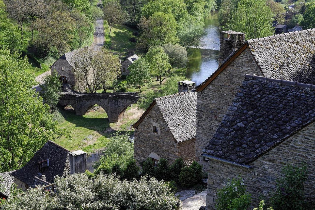 Gite De La Cascade Salles-la-Source Exterior photo